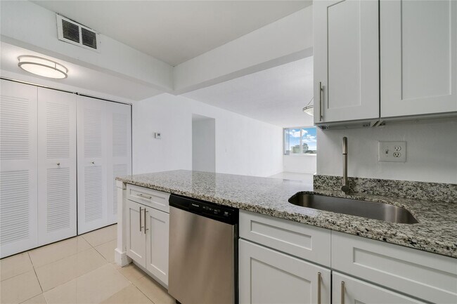 Foto del edificio - 9001 SW 77th Ave