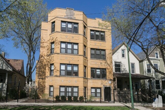 Foto del edificio - 2228 N Sawyer Ave