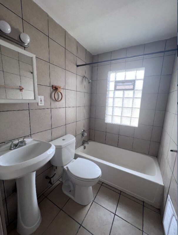 Foto del edificio - 5944 N 61st St