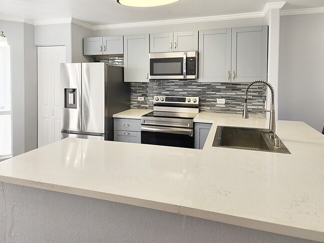Kitchen - 75-6081 Alii Dr