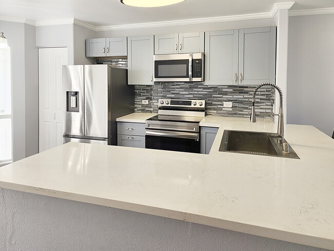 Kitchen - 75-6081 Alii Dr