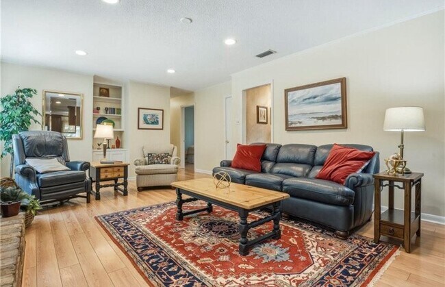 Foto del edificio - 4217 Spring Valley Dr S