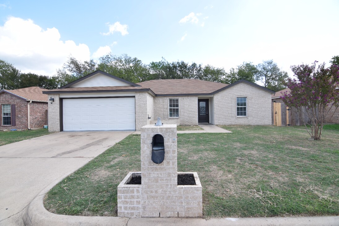 Primary Photo - 1813 Liberty Hill Dr
