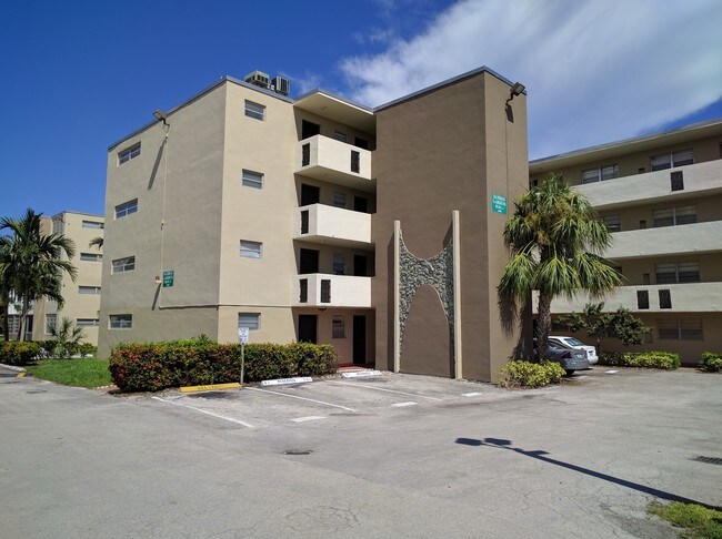 Foto del edificio - 1690 NE 191st St
