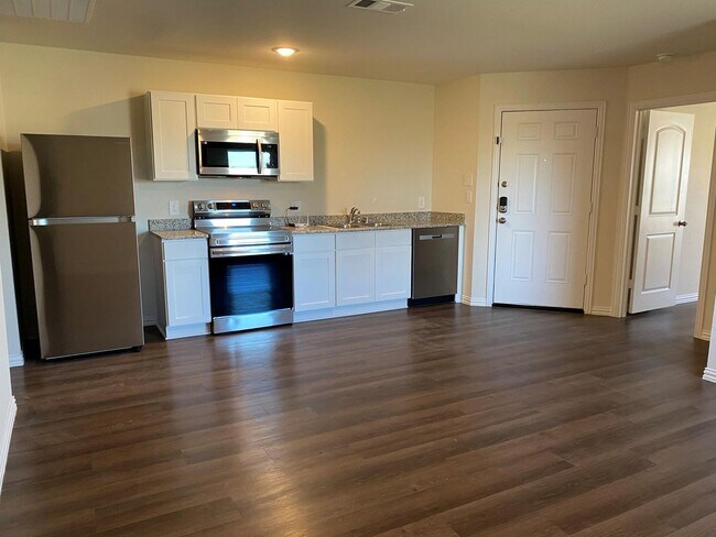 Foto del edificio - Newer Construction Half a Duplex for rent in Greenville!