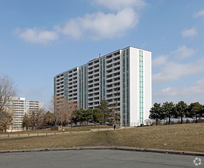 Photo du bâtiment - 20 & 40 Tuxedo Court