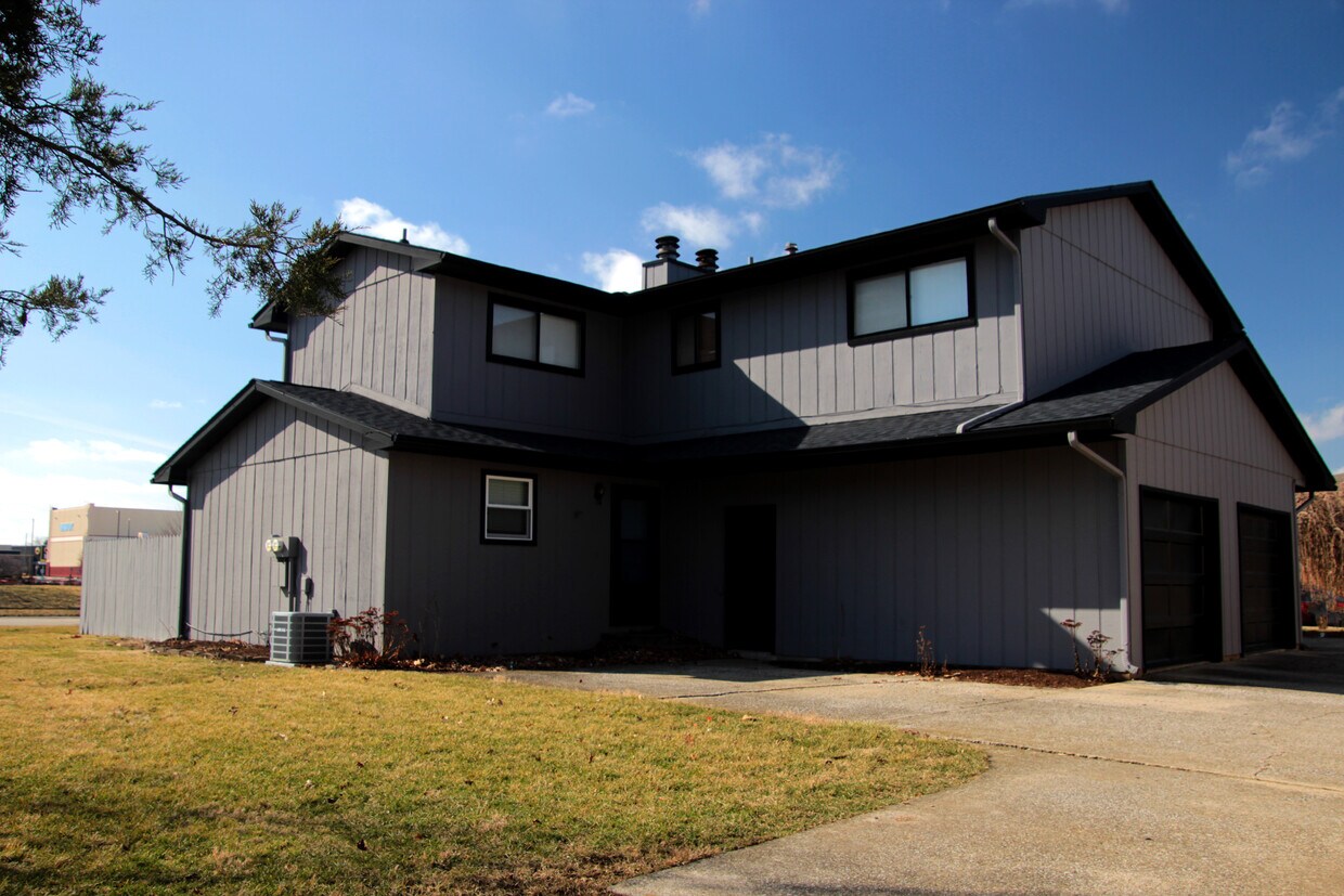 202 Burwash Ave, Savoy, IL 61874 House Rental in Savoy, IL