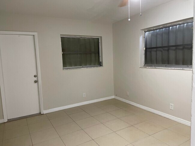 Building Photo - 2305 NW 52nd Ct