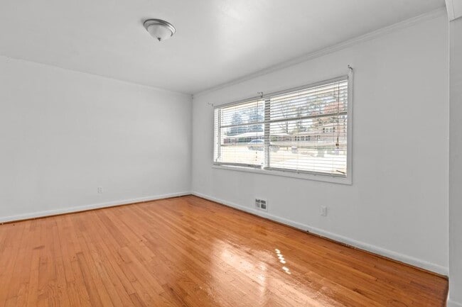 Building Photo - 4010 Emerald Lake Dr