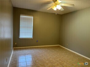 Building Photo - 1051 Country Club Dr