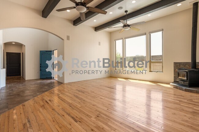 Building Photo - ****LEASE PENDING**** PLEASE APPLY AT YOUR...