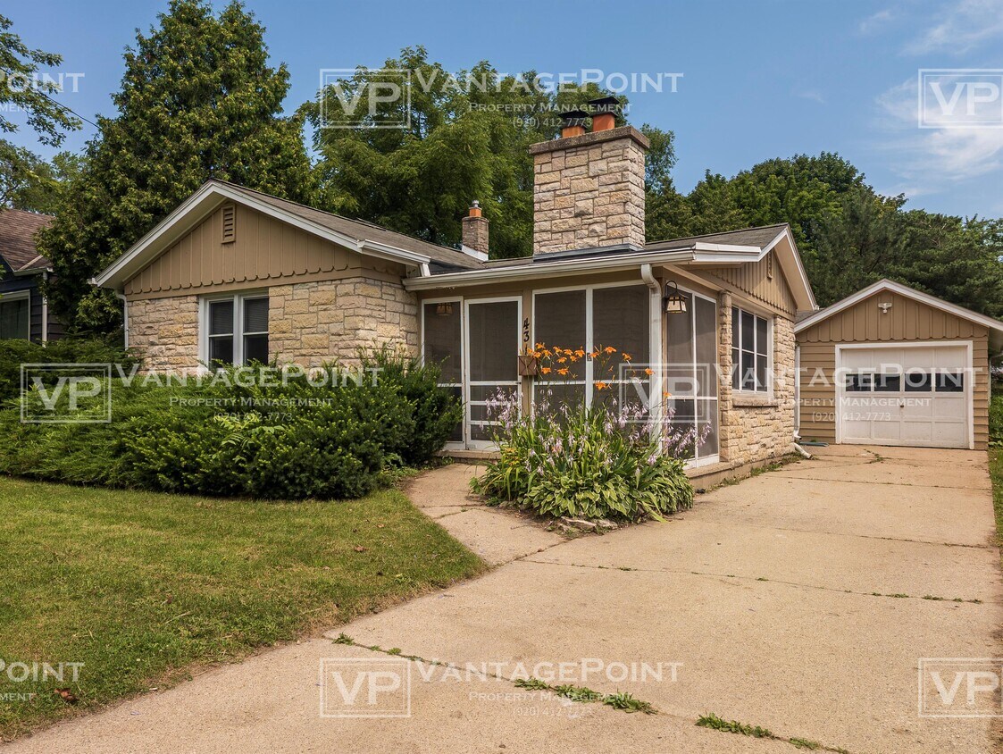 431 E Mission Rd, Allouez, WI 54301 House Rental in Allouez, WI