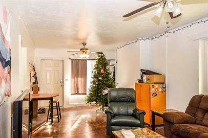 Foto del edificio - 595 E Center St