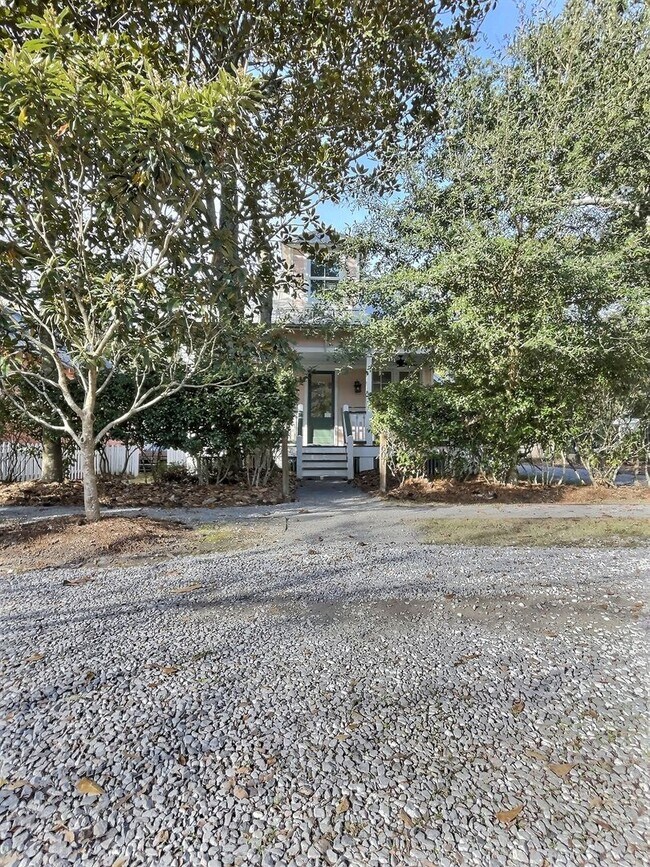 Foto del edificio - Commercial/Residential 3 Bedroom 3 Bath Cottage Close to Downtown Ocean Springs
