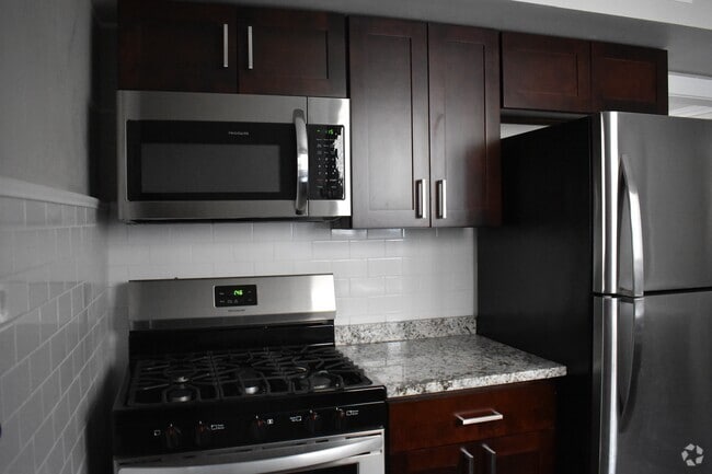Building Photo - 3218 W Balmoral Ave