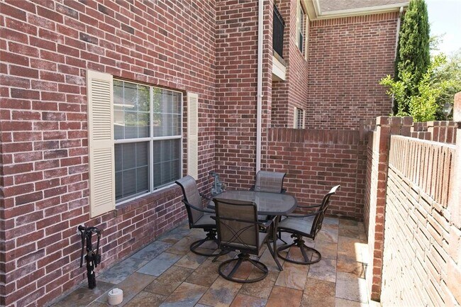 Foto del edificio - 2865 Westhollow Dr
