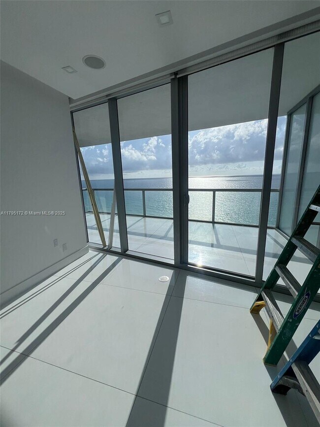 Building Photo - 17121 Collins Ave