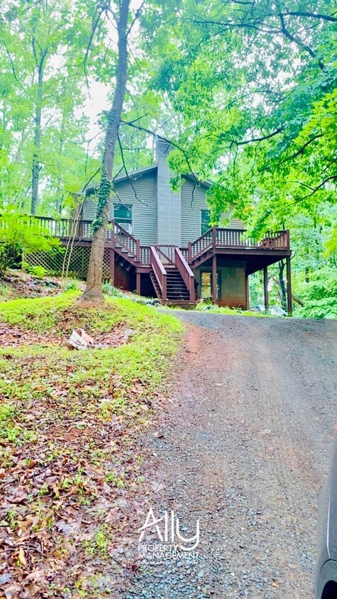 Photo - 2484 Lost Hollow Path (Charlottesville, VA)