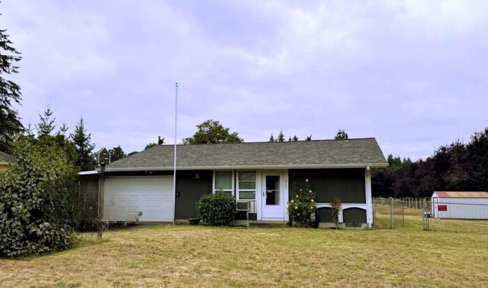 Primary Photo - Perfect 2 plus bedroom, 1 full bath and on...
