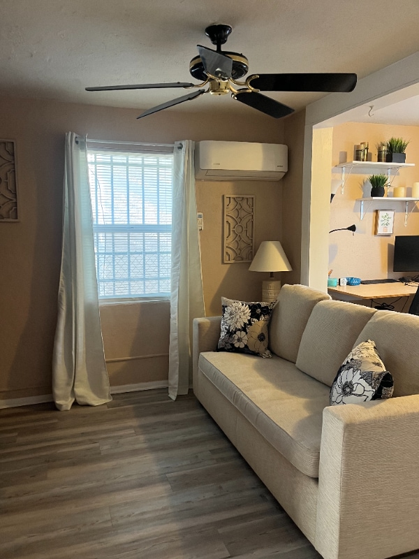 Photo - 2618 N Edith Blvd House