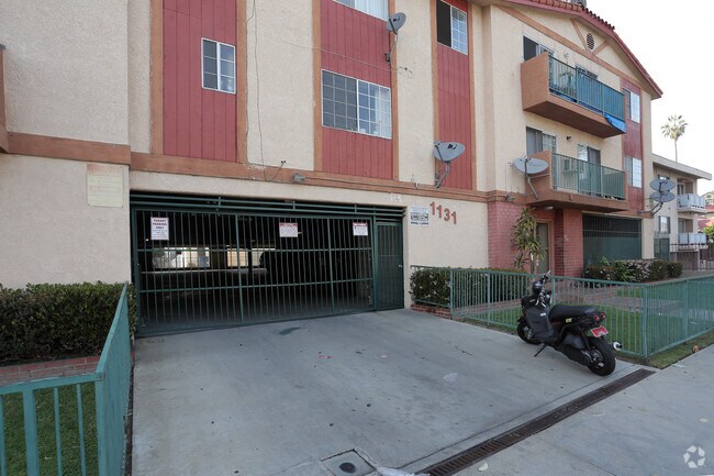 Building Photo - 1131 Elden Ave