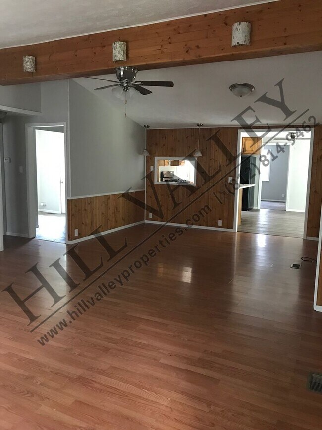 Foto del edificio - Four Bedroom, Two Bathroom Home