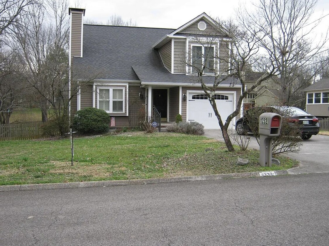Primary Photo - Knoxville 37922 - call Howard Grower 865-7...