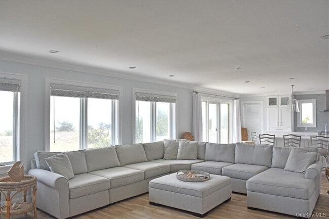 Foto del edificio - 561 Dune Rd