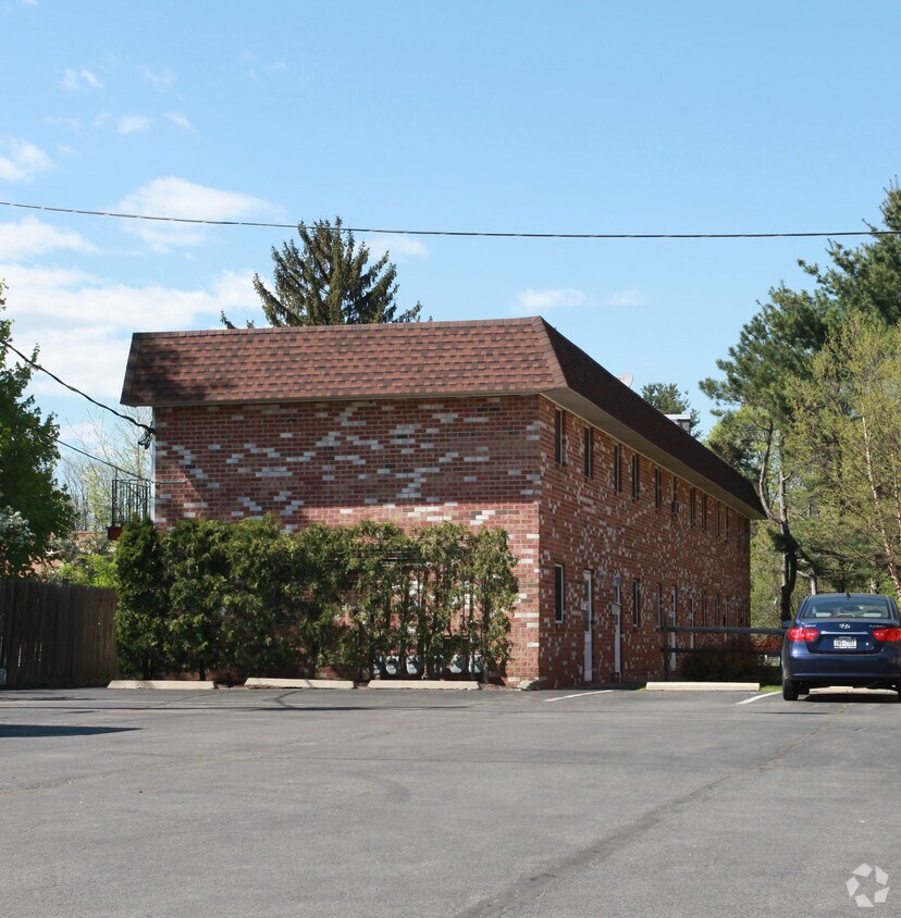 Building Photo - 459 Summer St