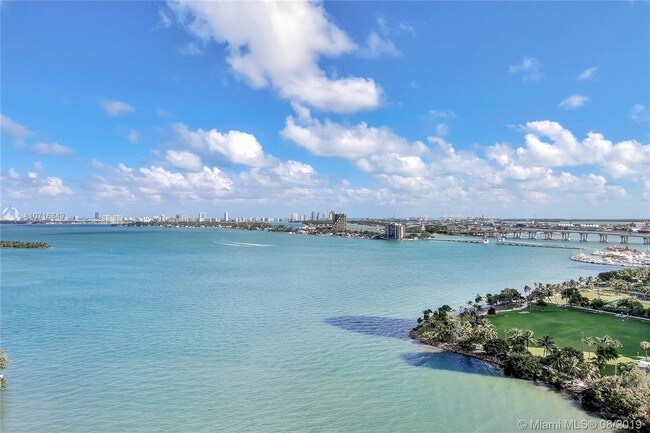 Building Photo - 2020 N Bayshore Dr