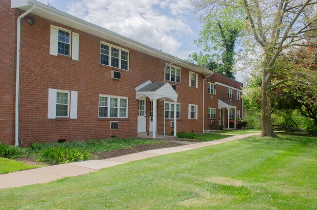 Building Photo - Valley Green Apartments