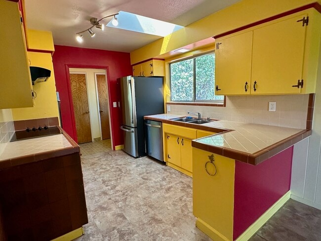 Foto del edificio - 46 Valley View Rd