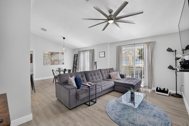 Foto del edificio - 6746 Breezy Palm Dr