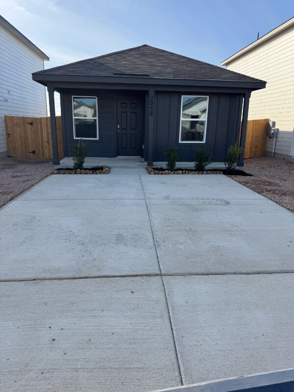 Foto del edificio - 2058 Zephyr Lily