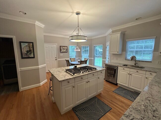 Building Photo - 16038 Cranleigh Dr