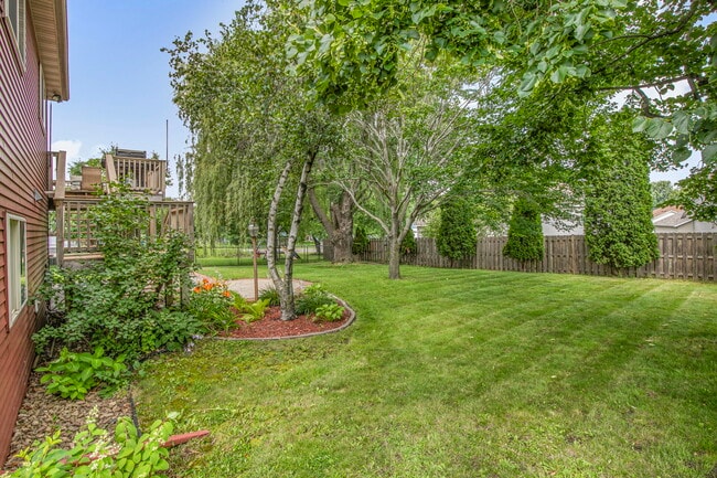 Building Photo - 1419 Hillside Ct