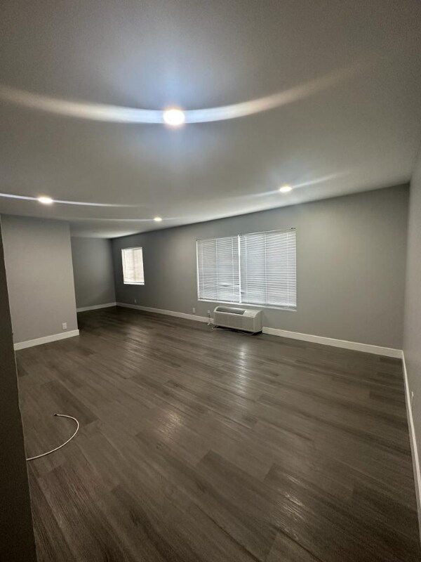Foto del edificio - 16121 Clark Ave