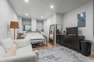 Building Photo - 241 W 75th St