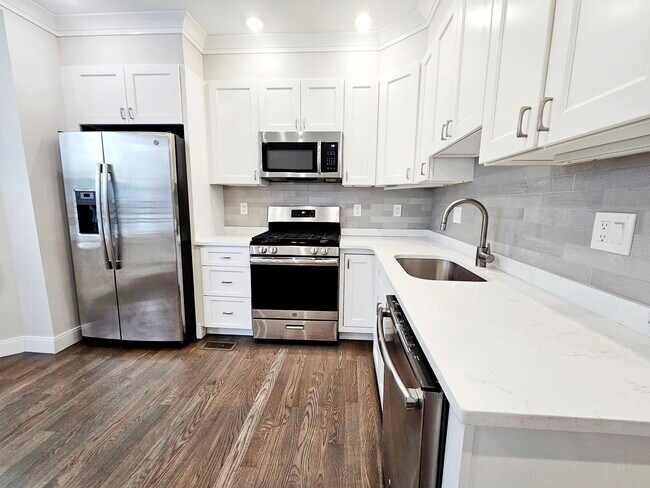 Building Photo - 79 Linden St