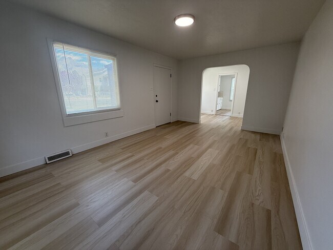 Foto del edificio - 4250 S 1300 E