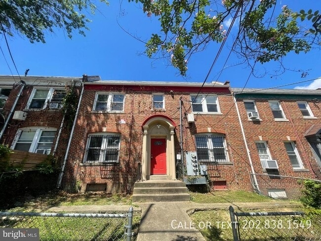 Photo - 1613 18th St SE Apartment