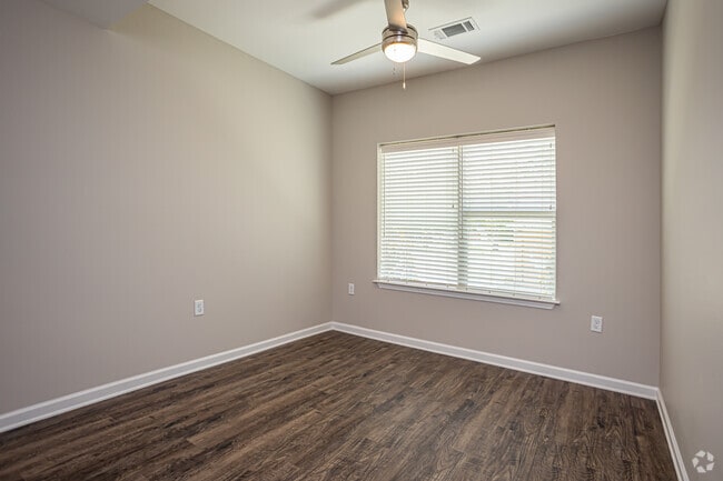 1HAB, 1BA - 670 ft² - Motor City Apartments
