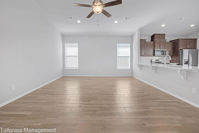 Building Photo - Move In Specials! Elevated Living in Owasso
