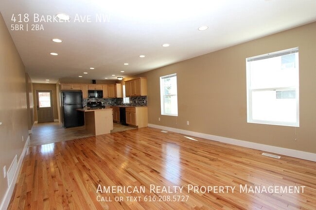 Foto del edificio - 418 Barker Ave NW