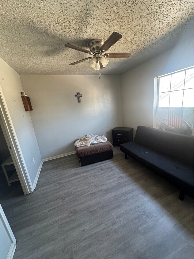 Foto principal - 7018 Avenue F