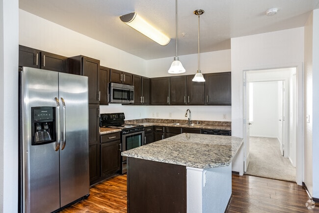 2BR, 2BA - 1,010SF - Kitchen - Park Hill 4000