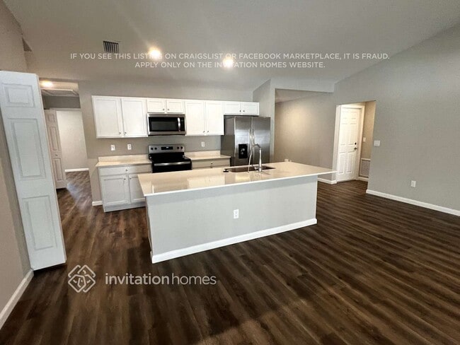 Building Photo - 807 SW California Blvd