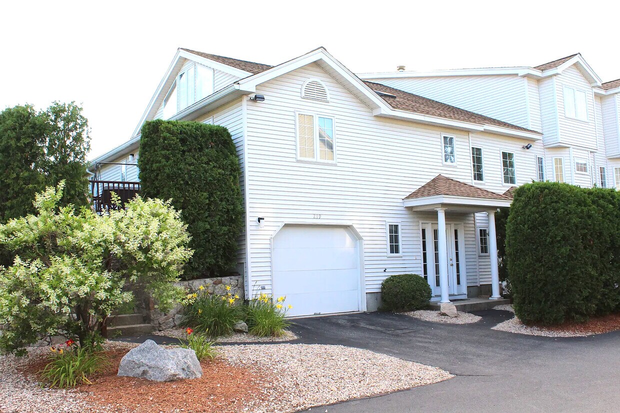 219 Captain Eames Cir, Ashland, MA 01721 Townhome Rentals in Ashland MA