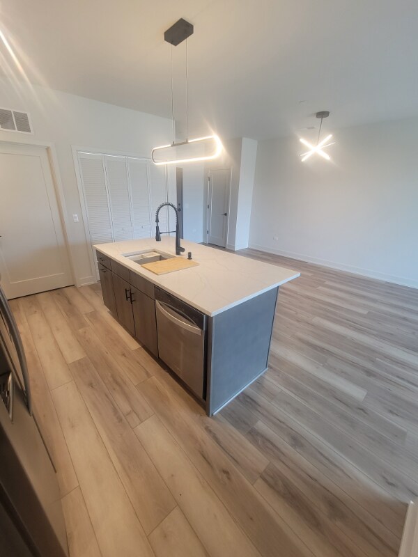 Foto del edificio - 302 W Liberty Dr