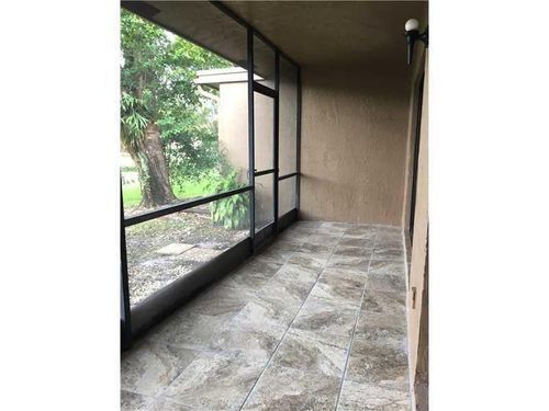 Building Photo - 445 Lakeview Dr